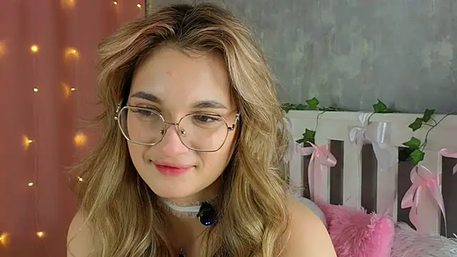 Snapshot of vivyboo111 chatting on February 18, 9:00 pm vivyboo111 online show from February 18, 9:00 pm