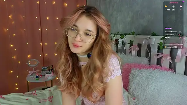 Snapshot of vivyboo111 chatting on February 23, 7:33 pm vivyboo111 online show from February 23, 7:33 pm