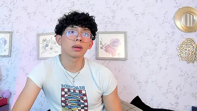 liam twiink online show from March 25, 7:42 pm