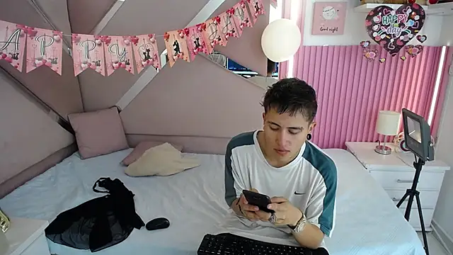 oblivionlove online show from February 16, 12:45 pm