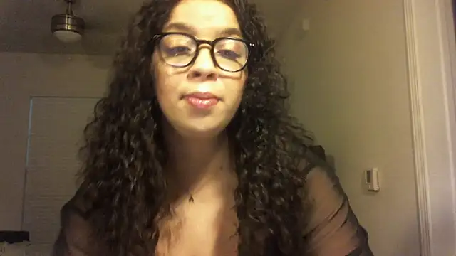 Snapshot of lotuzpetals chatting on September 30, 12:37 am lotuzpetals online show from September 30, 12:37 am