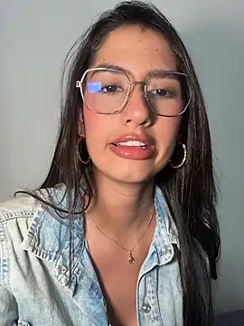 Snapshot of Julieta_Duque chatting on April 22, 2:25 am Julieta Duque online show from April 22, 2:25 am