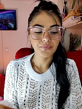 ValeNiitaLuv online show from April 4, 6:00 am