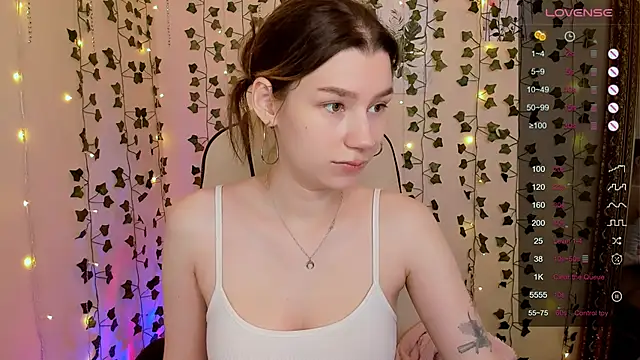 Snapshot of LinaBlossom_ chatting on February 7, 5:55 am LinaBlossom online show from February 7, 5:55 am