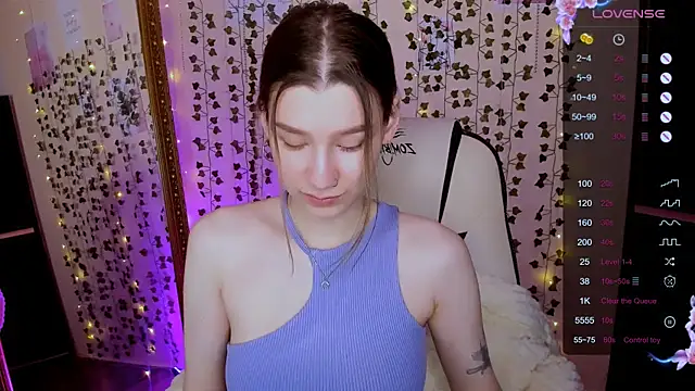 Snapshot of LinaBlossom_ chatting on February 27, 8:25 am LinaBlossom online show from February 27, 8:25 am