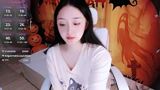 Niannian- online show from October 31, 5:03 pm