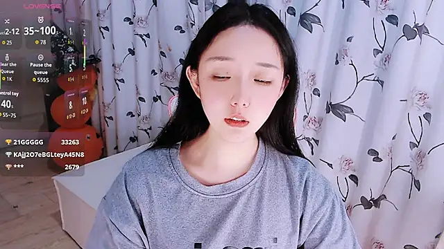 Niannian- online show from November 5, 5:13 pm