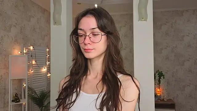 ReneeLippeatt online show from October 4, 7:23 pm