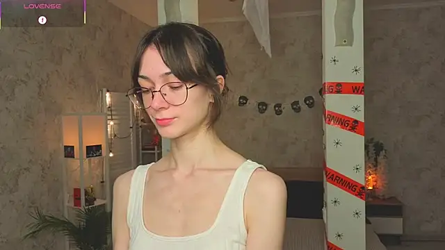 ReneeLippeatt online show from October 30, 7:36 pm