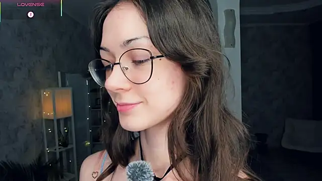 ReneeLippeatt online show from February 12, 7:53 pm