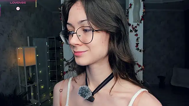 ReneeLippeatt online show from February 15, 7:21 pm