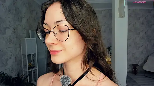 ReneeLippeatt online show from February 28, 8:21 pm