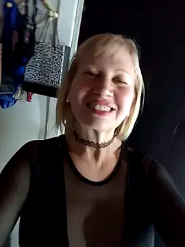 Snapshot of beautifulsexy69_2023 chatting on September 23, 5:16 pm beautifulsexy69 2023 online show from September 23, 5:16 pm