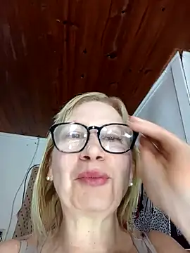 Snapshot of beautifulsexy69_2023 chatting on October 1, 12:16 am beautifulsexy69 2023 online show from October 1, 12:16 am