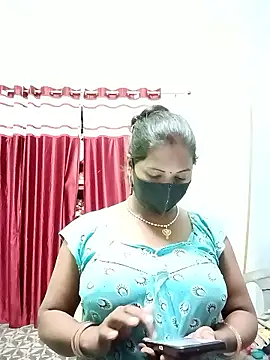 Snapshot of School_medam chatting on October 26, 10:47 pm School medam online show from October 26, 10:47 pm