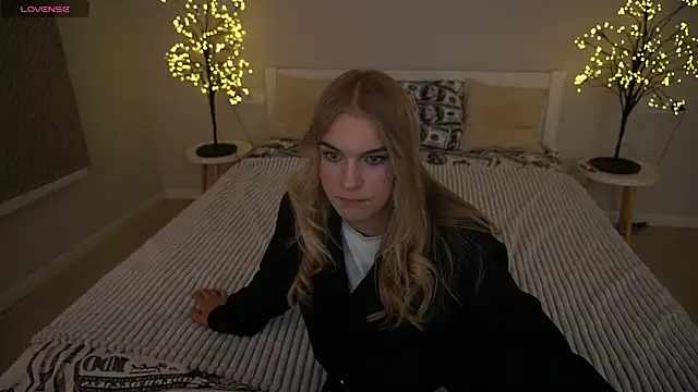 AlinaLiii online show from November 22, 8:52 pm