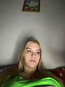 Snapshot of AlinaLiii chatting on May 29, 8:40 pm AlinaLiii online show from May 29, 8:40 pm