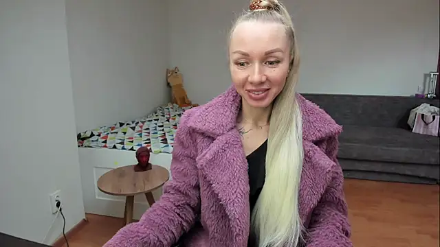 AlisiaCat online show from April 24, 6:49 am