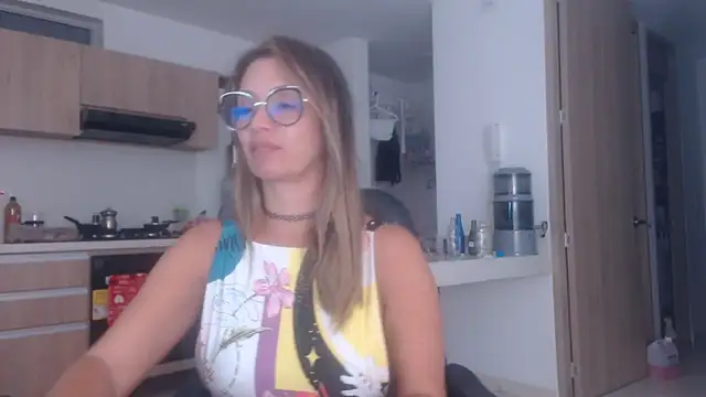 LovePaula online show from October 19, 1:39 am