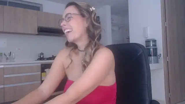 LovePaula online show from January 18, 11:58 am