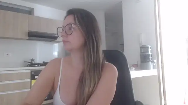 Snapshot of LovePaula chatting on June 26, 4:33 pm LovePaula online show from June 26, 4:33 pm