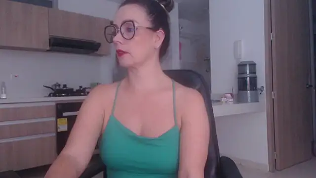Snapshot of LovePaula chatting on June 29, 11:16 pm LovePaula online show from June 29, 11:16 pm