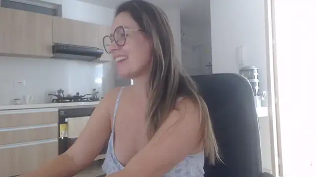 Snapshot of LovePaula chatting on July 4, 4:46 pm LovePaula online show from July 4, 4:46 pm