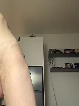 Snapshot of alessiobaz chatting on February 21, 9:27 pm alessiobaz online show from February 21, 9:27 pm