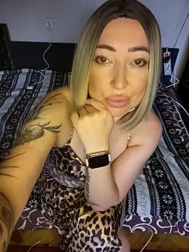 Snapshot of siennatempt chatting on October 7, 8:11 am siennatempt online show from October 7, 8:11 am