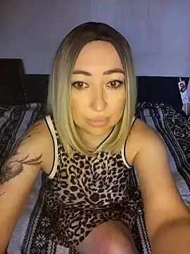 Snapshot of siennatempt chatting on October 11, 8:13 am siennatempt online show from October 11, 8:13 am