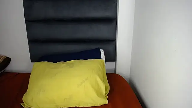 Juiceybileh online show from November 28, 8:22 pm