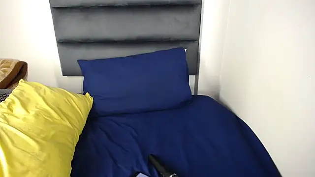 Juiceybileh online show from November 29, 8:01 pm