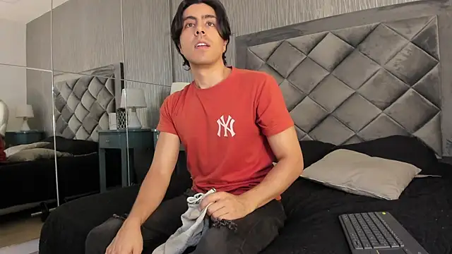 dylan cross  online show from September 25, 11:25 am