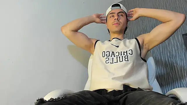 dylan cross  online show from October 4, 11:19 am