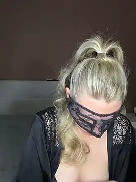 Cherrycolada online show from September 25, 8:45 pm