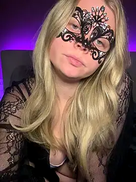 Cherrycolada online show from November 3, 10:10 pm