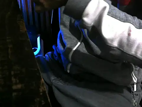 Snapshot of VikernesCam chatting on February 6, 12:15 am VikernesCam online show from February 6, 12:15 am