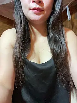 Snapshot of violet-00 chatting on May 15, 11:34 pm violet-00 online show from May 15, 11:34 pm