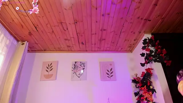 Lauraricci   online show from October 11, 11:20 am