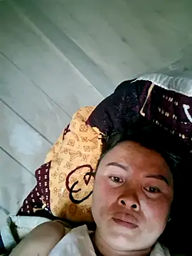 xuxulovezz online show from April 9, 5:18 am