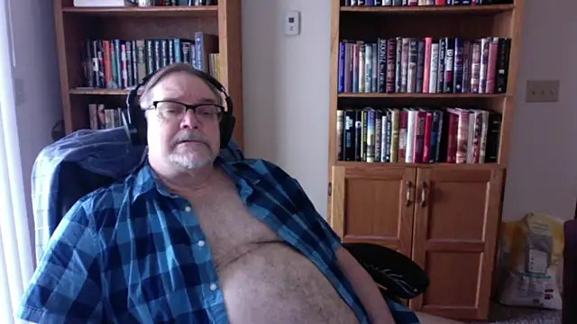 Vinyl22xh online show from April 13, 6:24 pm