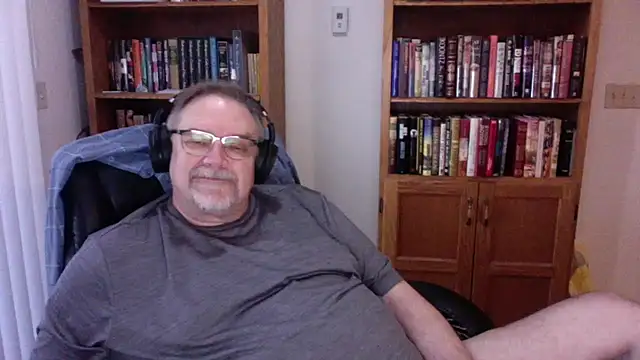 Vinyl22xh online show from April 16, 12:22 am