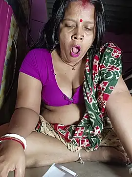 Snapshot of reya743 chatting on November 7, 10:43 pm reya743 online show from November 7, 10:43 pm