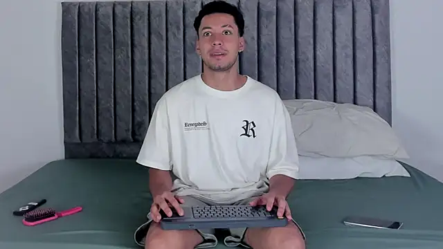 Snapshot of aroncooper1 chatting on October 2, 12:23 pm aroncooper1 online show from October 2, 12:23 pm