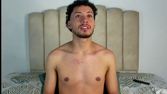 Snapshot of aroncooper1 chatting on October 17, 6:16 am aroncooper1 online show from October 17, 6:16 am