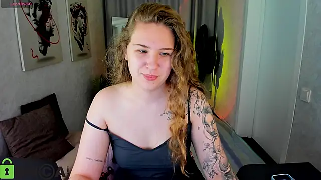 Snapshot of Elsie_Cutties chatting on May 9, 1:11 am Elsie Cutties online show from May 9, 1:11 am