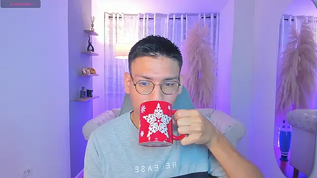 Snapshot of marcuswildx chatting on October 1, 11:27 am marcuswildx online show from October 1, 11:27 am