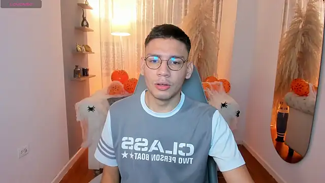 Snapshot of marcuswildx chatting on October 3, 12:46 pm marcuswildx online show from October 3, 12:46 pm