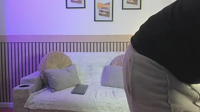 marcuswildx online show from December 17, 8:37 pm