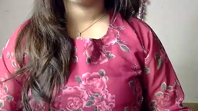 Snapshot of Aaliya02 chatting on June 16, 10:40 am Aaliya02 online show from June 16, 10:40 am